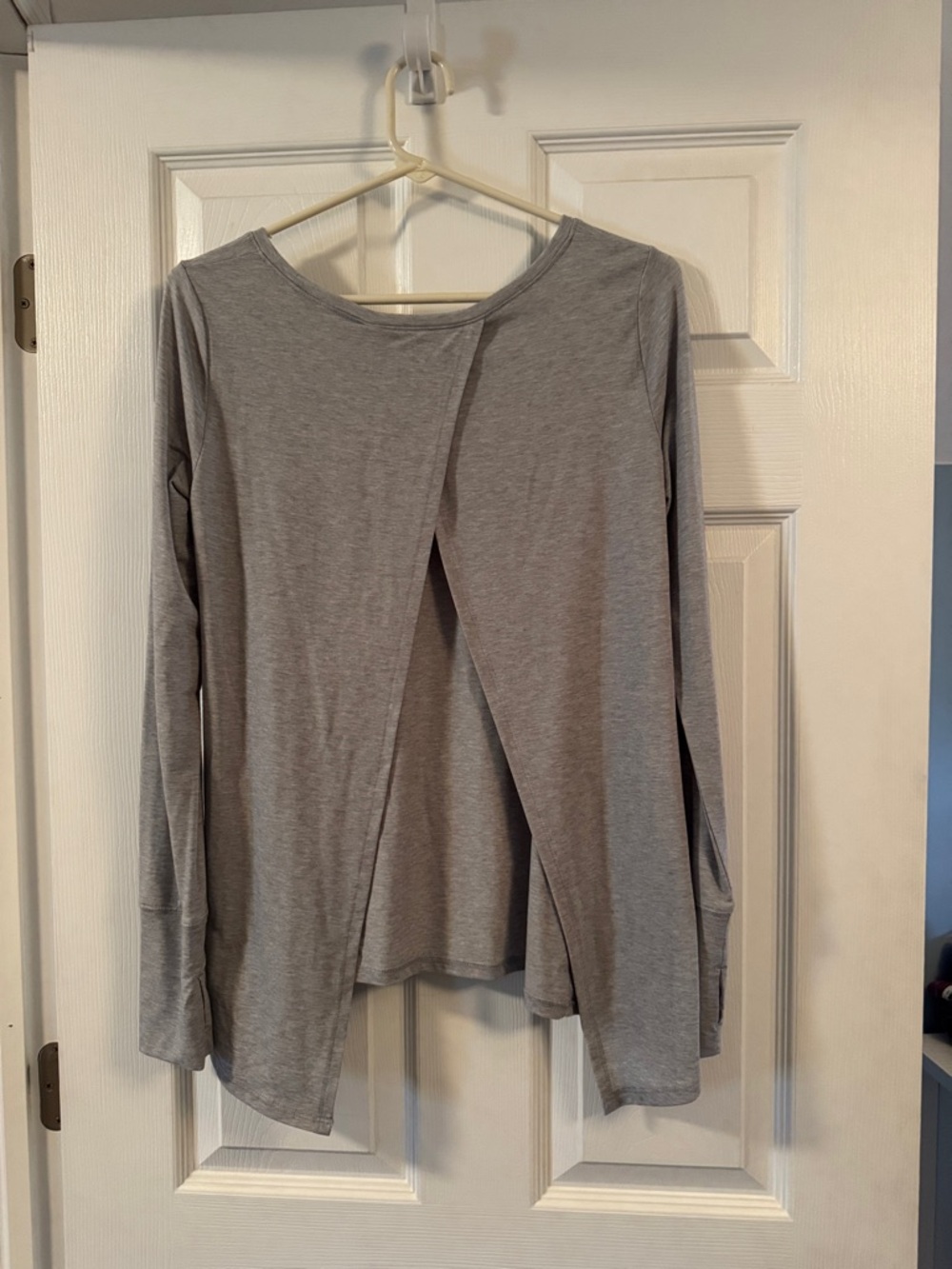 GapFit Long Sleeve Grey Open-Back Women’s Top XS